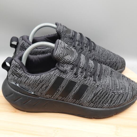 ADIDAS Womens Size 7 Black Gray SWIFT RUN 22 Running Sneakers Athletic GW8166 - Picture 3 of 11